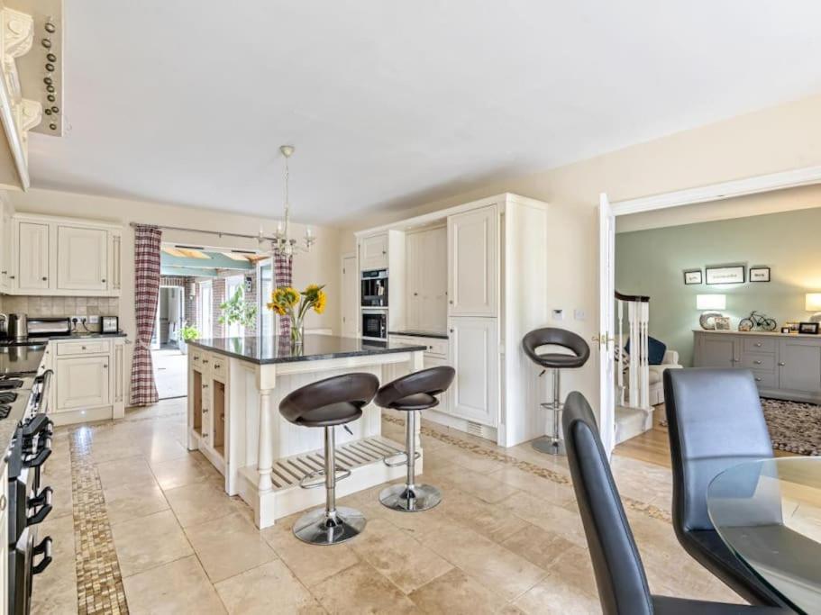 Large Coastal Cottage, Private Indoor Pool, Hut Tub, Sauna And Steam Pod Weymouth Luaran gambar
